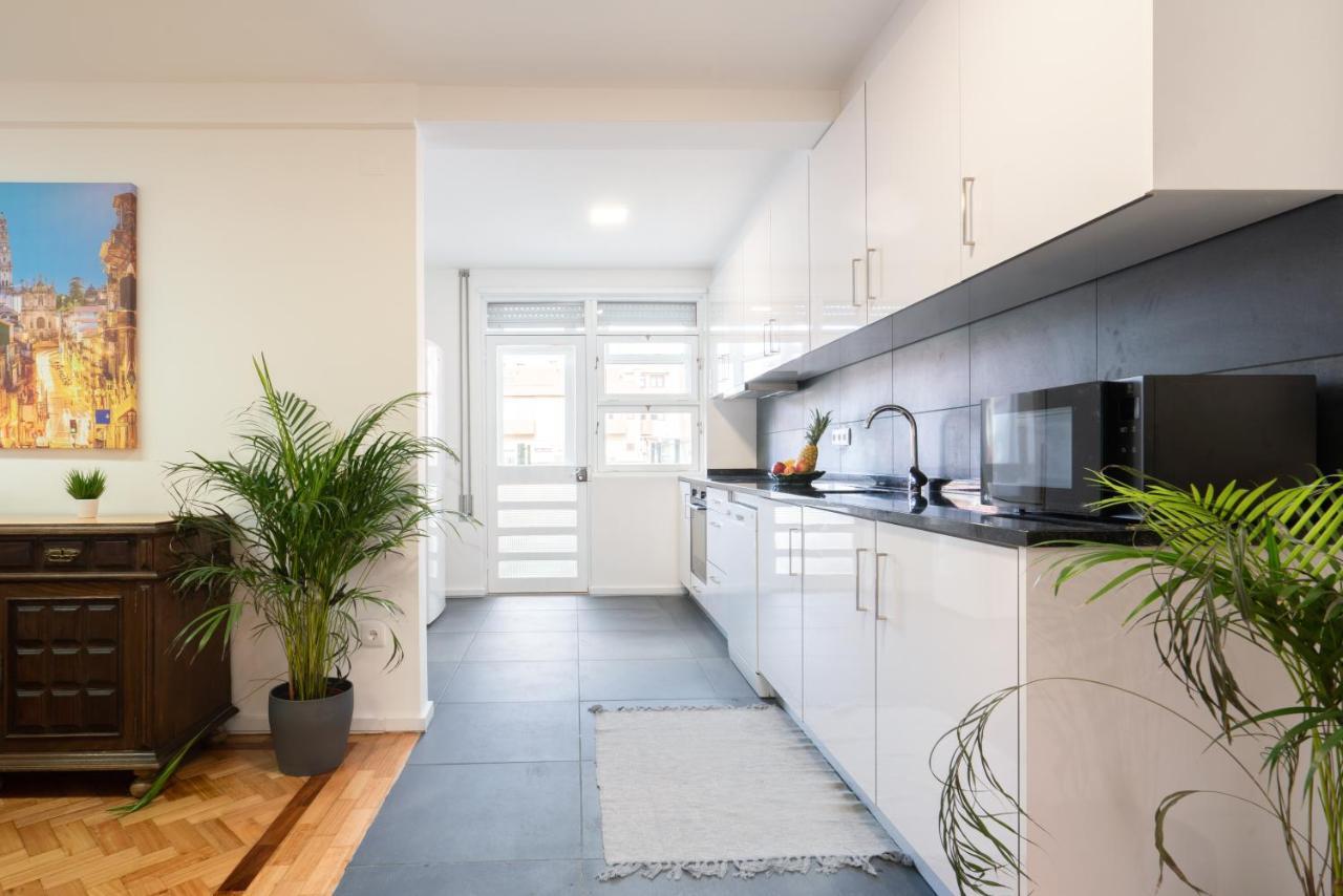 Host Wise - Spacious Fresh Flat W Terrace - Near Sea エスピーニョ エクステリア 写真
